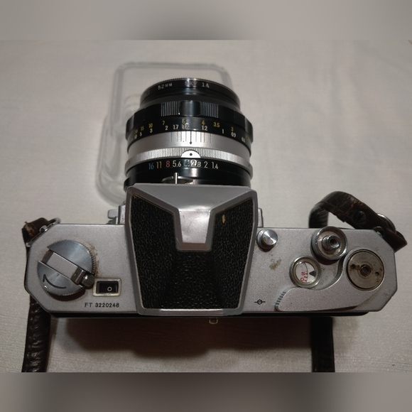 Nikon ,NIKKORMAT VINTAGE CAMERA - Picture 8 of 10